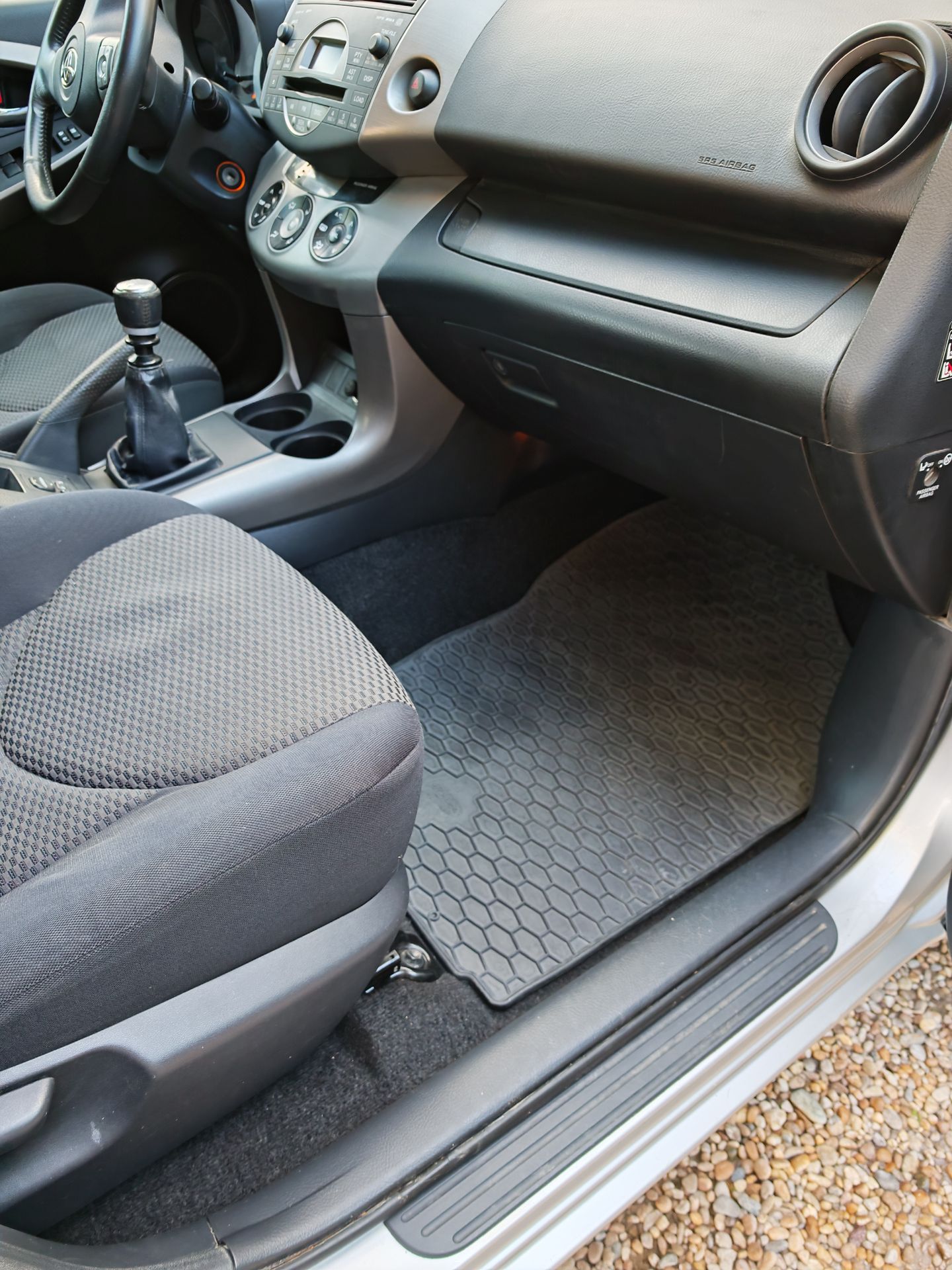 Résultat d'un lavage intérieur côté passager sur un Toyota Rav4